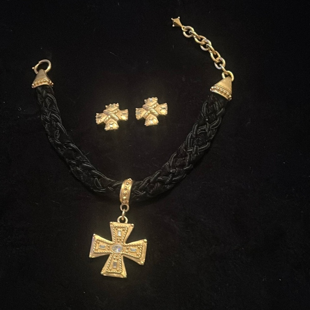 CAROLEE vintage black velvet choker necklace and earrings